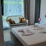 Apartment Antonia Alezzi *