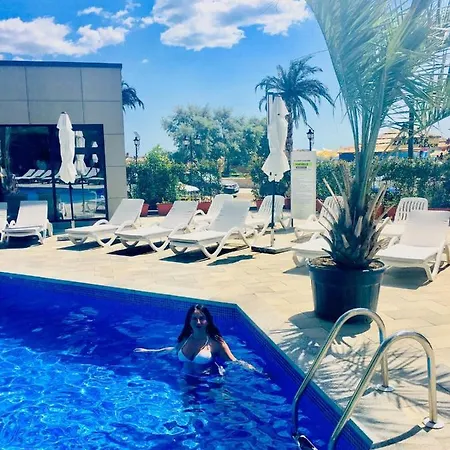 Antonia Alezzi Beach Resort Apartment *