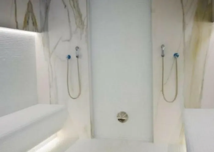 Daire Antonia Alezzi *